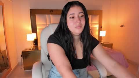 Snapshot of siennaa_rose chatting on November 2025 11:43:01 AM Sienna online show from November 2025 11:43:01 AM