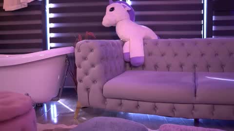 Sienna online show from September 2025 07:31:01 AM