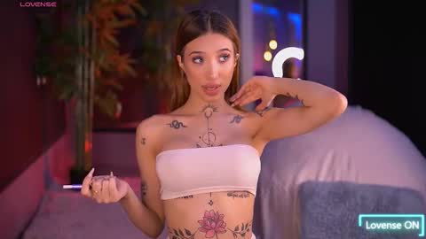 Sienna online show from November 2025 06:30:01 PM