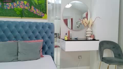 Sienna online show from September 2025 03:45:02 AM