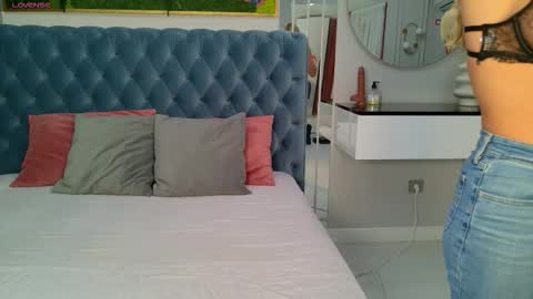 Sienna online show from February 2026 05:01:01 AM