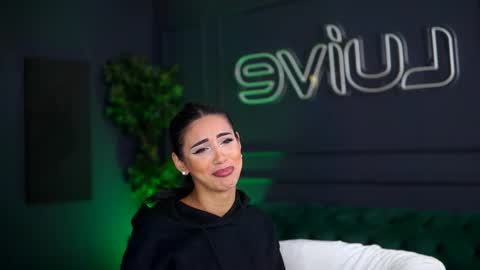 Sienna online show from October 2025 10:36:02 AM