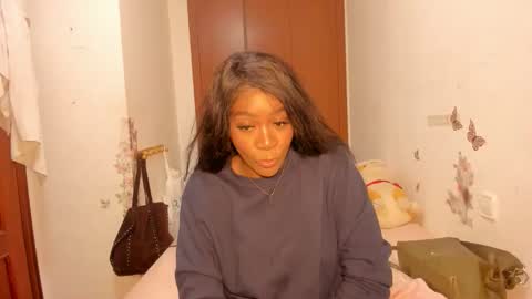 Snapshot of sierra_violet chatting on April 2026 06:52:02 PM sierra_violet online show from April 2026 06:52:02 PM