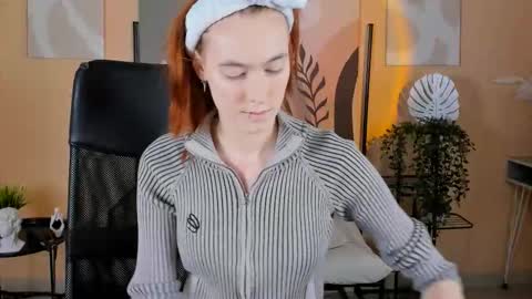 Snapshot of sierraharrper chatting on December 2025 04:34:02 PM SieraHarper online show from December 2025 04:34:02 PM