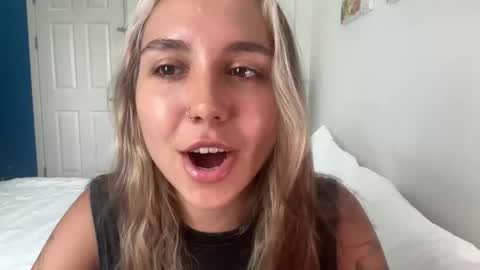 Snapshot of silicia_lu chatting on March 2026 05:57:02 AM You fav Miss Si online show from March 2026 05:57:02 AM