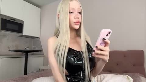 Diana  online show from October 2025 05:46:01 AM