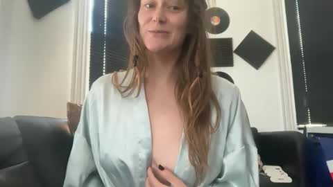 Snapshot of silkwilde chatting on April 2026 03:36:01 PM silkwilde online show from April 2026 03:36:01 PM