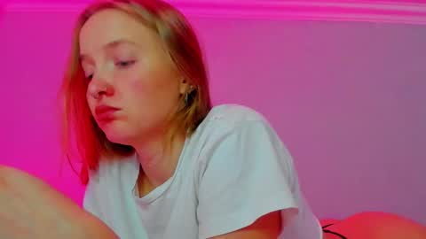 Mila online show from September 2025 11:43:01 AM