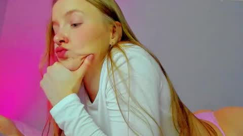 Mila online show from October 2025 08:58:01 AM