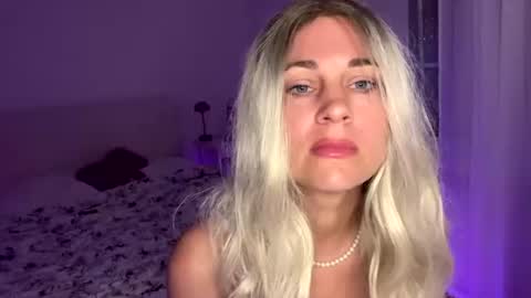 Snapshot of silkycherie chatting on July 2026 10:58:02 PM Blonde dream online show from July 2026 10:58:02 PM