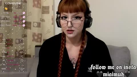 Mia online show from October 2025 08:16:02 PM