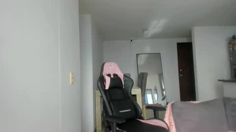 Snapshot of silvana_rodriguez_ chatting on October 2025 01:01:02 PM Silvana online show from October 2025 01:01:02 PM