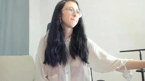 Snapshot of silvernoise chatting on April 2026 09:09:01 PM Alice online show from April 2026 09:09:01 PM