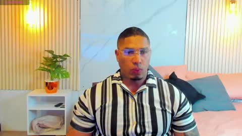 Snapshot of simeone_panda chatting on February 2025 12:35:02 PM simeone_panda online show from February 2025 12:35:02 PM