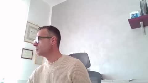 Snapshot of simmeturbate chatting on April 2026 10:17:02 AM Italiandaddyitalydickassbottomassholecomshowmasturbatenudeboyitalyatleticcutemuscolarhardcockdickboy online show from April 2026 10:17:02 AM