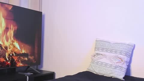 Simon Independent Model online show from February 2025 11:31:01 AM