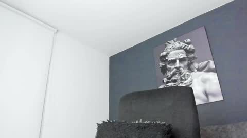 simon_leon01 online show from December 2024 11:46:02 PM