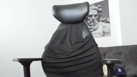 simon_leon01 online show from April 2026 12:06:02 PM