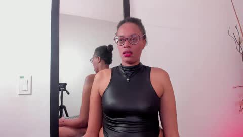 Snapshot of simona_brooke chatting on September 2025 09:20:01 PM simona_brooke online show from September 2025 09:20:01 PM