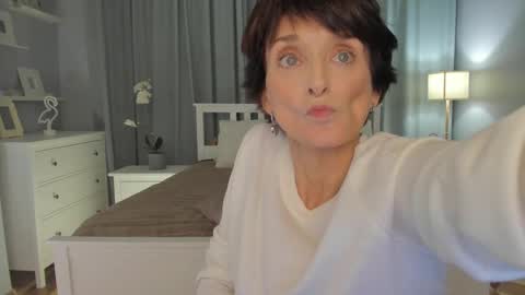 Simona  online show from March 2025 12:12:02 PM