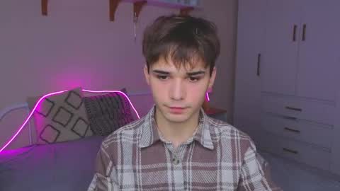 Snapshot of simonboy592 chatting on April 2026 11:24:01 AM Alex online show from April 2026 11:24:01 AM