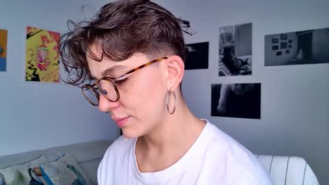 Sim. online show from November 2025 07:30:01 PM