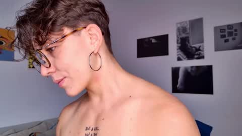 Sim. online show from November 2025 04:18:02 PM