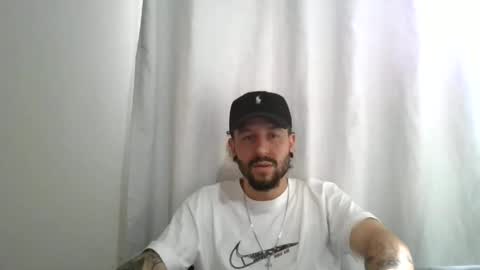 Snapshot of simonm777 chatting on June 2026 05:57:01 PM simonm777 online show from June 2026 05:57:01 PM