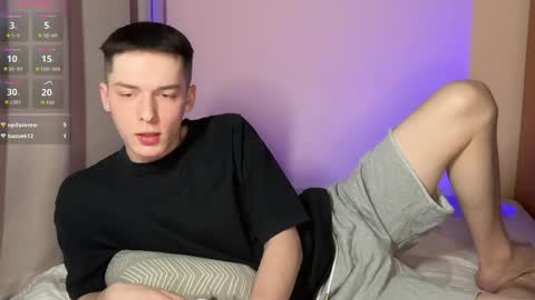 Snapshot of simonsweett chatting on March 2026 11:05:01 PM Simon online show from March 2026 11:05:01 PM