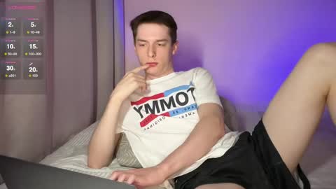 Snapshot of simonsweett chatting on May 2026 08:27:01 PM Simon online show from May 2026 08:27:01 PM