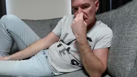 Snapshot of simplelife0 chatting on November 2025 02:39:01 PM Ricky online show from November 2025 02:39:01 PM