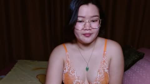 Snapshot of simply_niki chatting on April 2026 10:05:02 AM zia online show from April 2026 10:05:02 AM