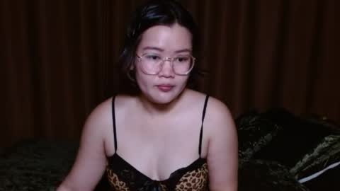 Snapshot of simply_niki chatting on April 2026 10:06:01 AM zia online show from April 2026 10:06:01 AM