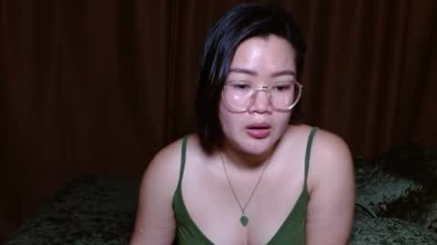 Snapshot of simply_niki chatting on May 2026 10:09:01 AM zia online show from May 2026 10:09:01 AM