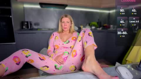 Snapshot of simply_sasha chatting on March 2026 06:44:01 PM A present for me online show from March 2026 06:44:01 PM