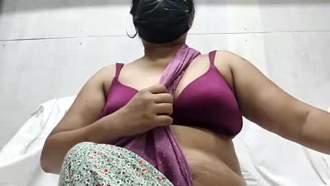 Snapshot of simranxzarah chatting on April 2026 08:20:02 PM Noni online show from April 2026 08:20:02 PM