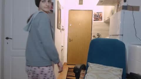 Snapshot of simyhvn chatting on February 2025 05:10:02 PM simyhvn online show from February 2025 05:10:02 PM