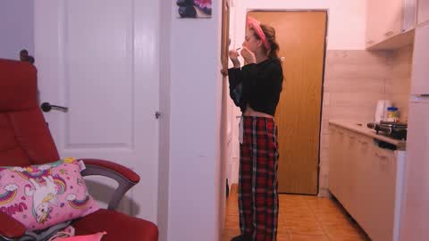 Snapshot of simyhvn chatting on January 2026 05:12:02 AM simyhvn online show from January 2026 05:12:02 AM