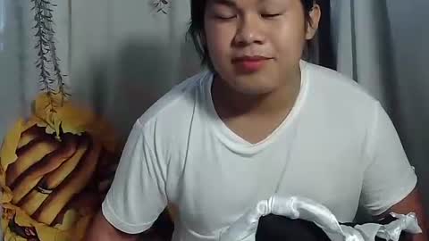 Snapshot of singleheart05 chatting on March 2026 02:04:02 AM singleheart05 online show from March 2026 02:04:02 AM