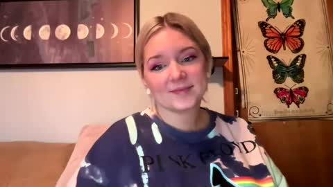 Snapshot of singlesexymom chatting on January 2025 10:35:01 PM singlesexymom online show from January 2025 10:35:01 PM