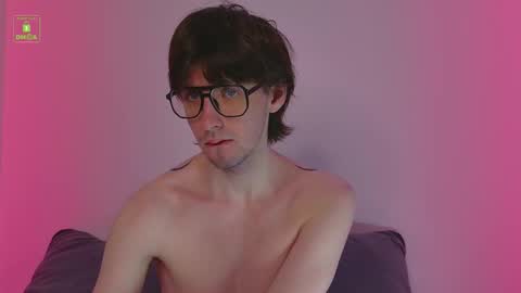 Snapshot of sinkisser chatting on November 2025 04:34:01 AM WARREN online show from November 2025 04:34:01 AM