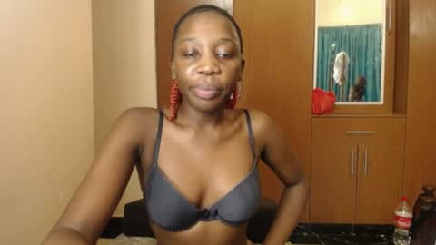 Snapshot of sinn_doll chatting on May 2026 11:18:02 AM Elsie online show from May 2026 11:18:02 AM