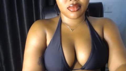 Siren XOXO online show from November 2025 01:16:02 AM