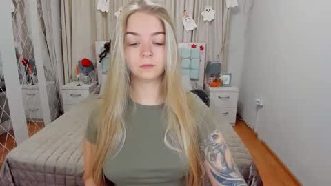 SirenaBloom online show from October 2025 05:30:01 AM