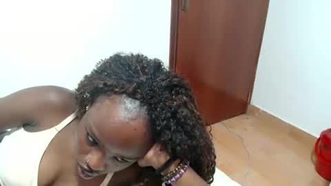 Snapshot of sismile chatting on April 2026 02:00:02 PM shannie online show from April 2026 02:00:02 PM