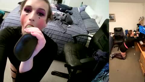Snapshot of sissycdmish chatting on September 2025 04:30:01 PM SissyCDMish online show from September 2025 04:30:01 PM