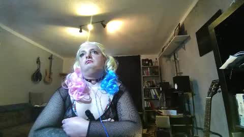 Snapshot of sissylovedoll chatting on December 2024 01:21:01 PM Tiffany Candy online show from December 2024 01:21:01 PM