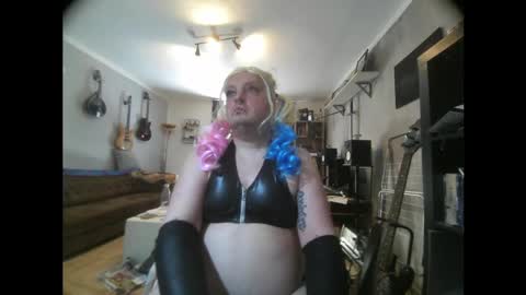 Snapshot of sissylovedoll chatting on April 2026 11:04:02 AM Tiffany Candy online show from April 2026 11:04:02 AM