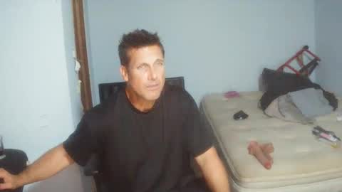 Snapshot of sizzzlenomics chatting on October 2025 10:45:01 AM SIZZZLENOMICS online show from October 2025 10:45:01 AM