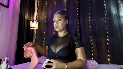 Snapshot of skar_queen11 chatting on September 2025 01:44:02 PM Skarlleth online show from September 2025 01:44:02 PM